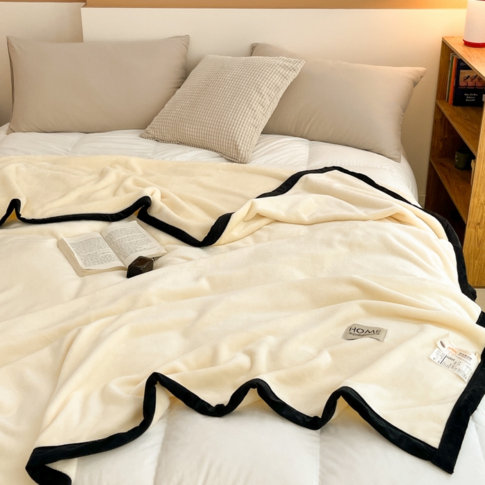 91家纺网 家纺一手货源 找家纺 穆琪 2025年新款牛奶绒盖毯 400克高克重云貂绒毛毯宽包边法莱绒毯子 布丁黄