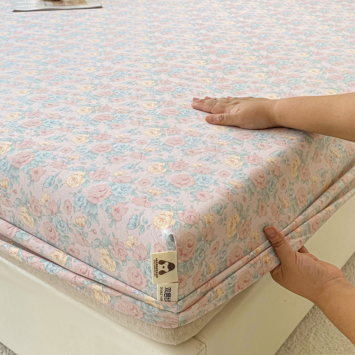 91家纺网 家纺一手货源 找家纺 首爱家纺 2025新款木棉双层纱印花床笠 百花齐放