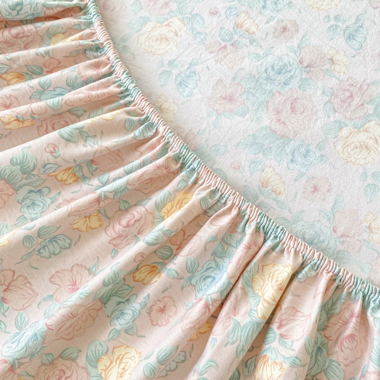 91家纺网 家纺一手货源 找家纺 首爱家纺 2025新款木棉双层纱印花床笠 百花齐放