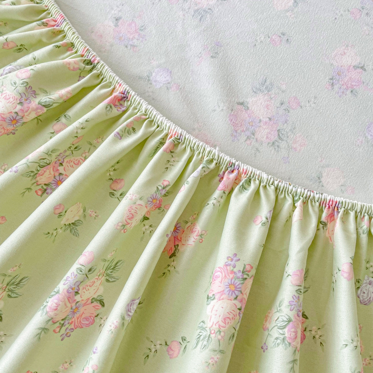 91家纺网 家纺一手货源 找家纺 首爱家纺 2025新款木棉双层纱印花床笠 花枝绚烂