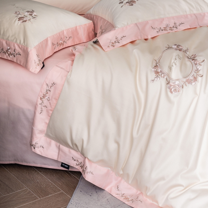 91家纺网 家纺一手货源 找家纺 卡姿家纺 2025秋冬60支长绒棉全棉纯棉女奢温柔刺绣四件套— 奥莉雅 奥莉雅-奶油白