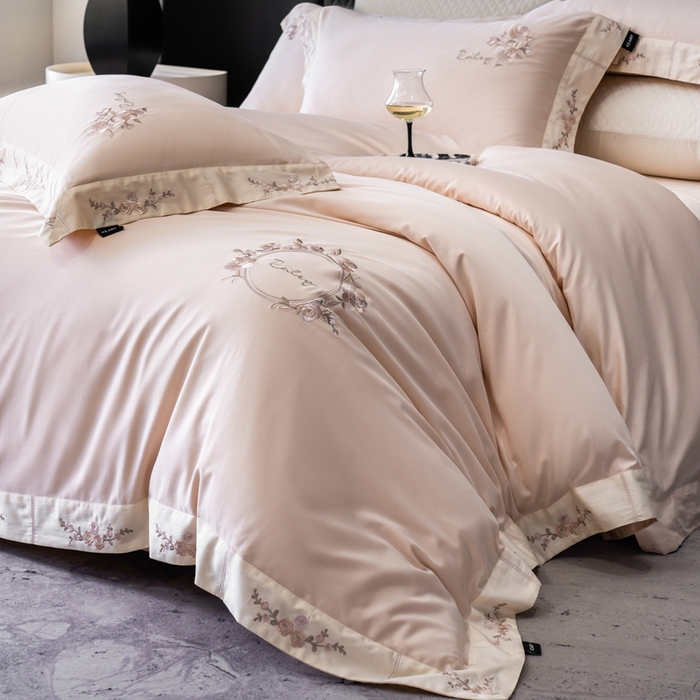 卡姿家纺 2025秋冬60支长绒棉全棉纯棉女奢温柔刺绣四件套— 奥莉雅 奥莉雅-雅灰粉