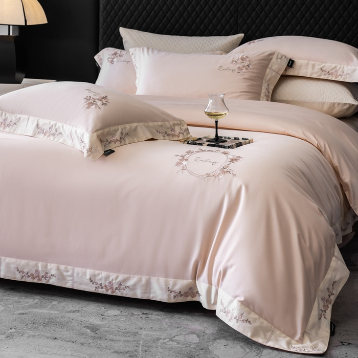 91家纺网 家纺一手货源 找家纺 卡姿家纺 2025秋冬60支长绒棉全棉纯棉女奢温柔刺绣四件套— 奥莉雅 奥莉雅-雅灰粉