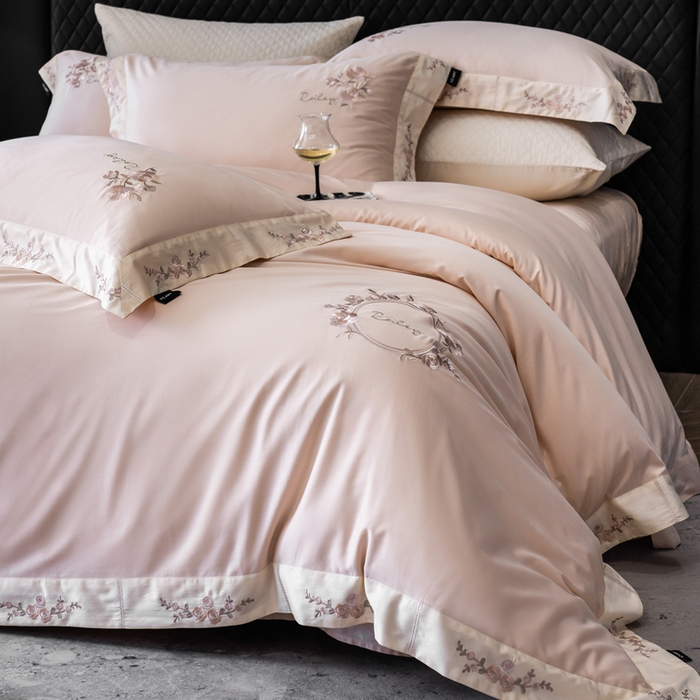 91家纺网 家纺一手货源 找家纺 卡姿家纺 2025秋冬60支长绒棉全棉纯棉女奢温柔刺绣四件套— 奥莉雅 奥莉雅-雅灰粉