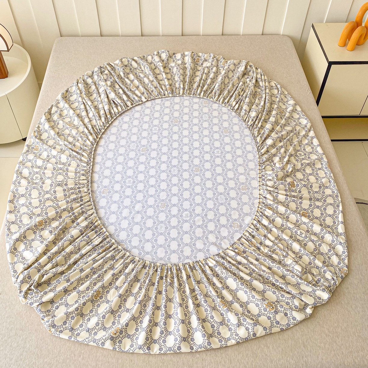 91家纺网 家纺一手货源 找家纺 首爱家纺 2025新款木棉双层纱印花床笠 杰西卡