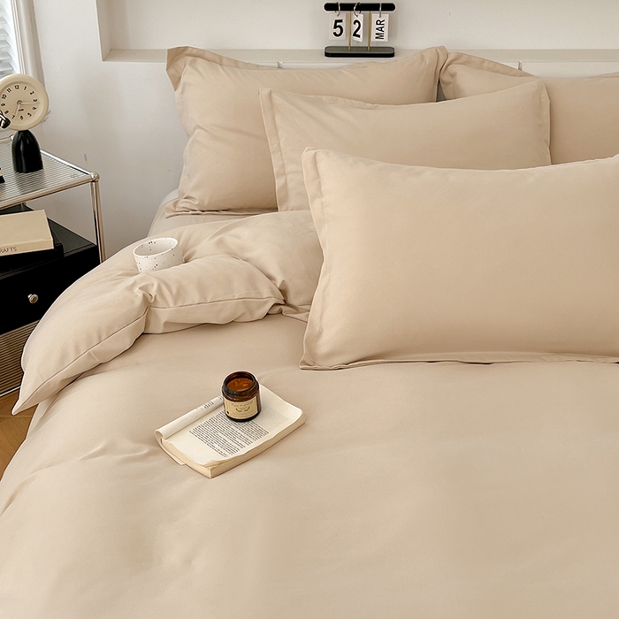 91家纺网 家纺一手货源 找家纺 世爵 2025新款热款轻奢简约风高克重纯色140克水洗磨毛四件套 卡其色