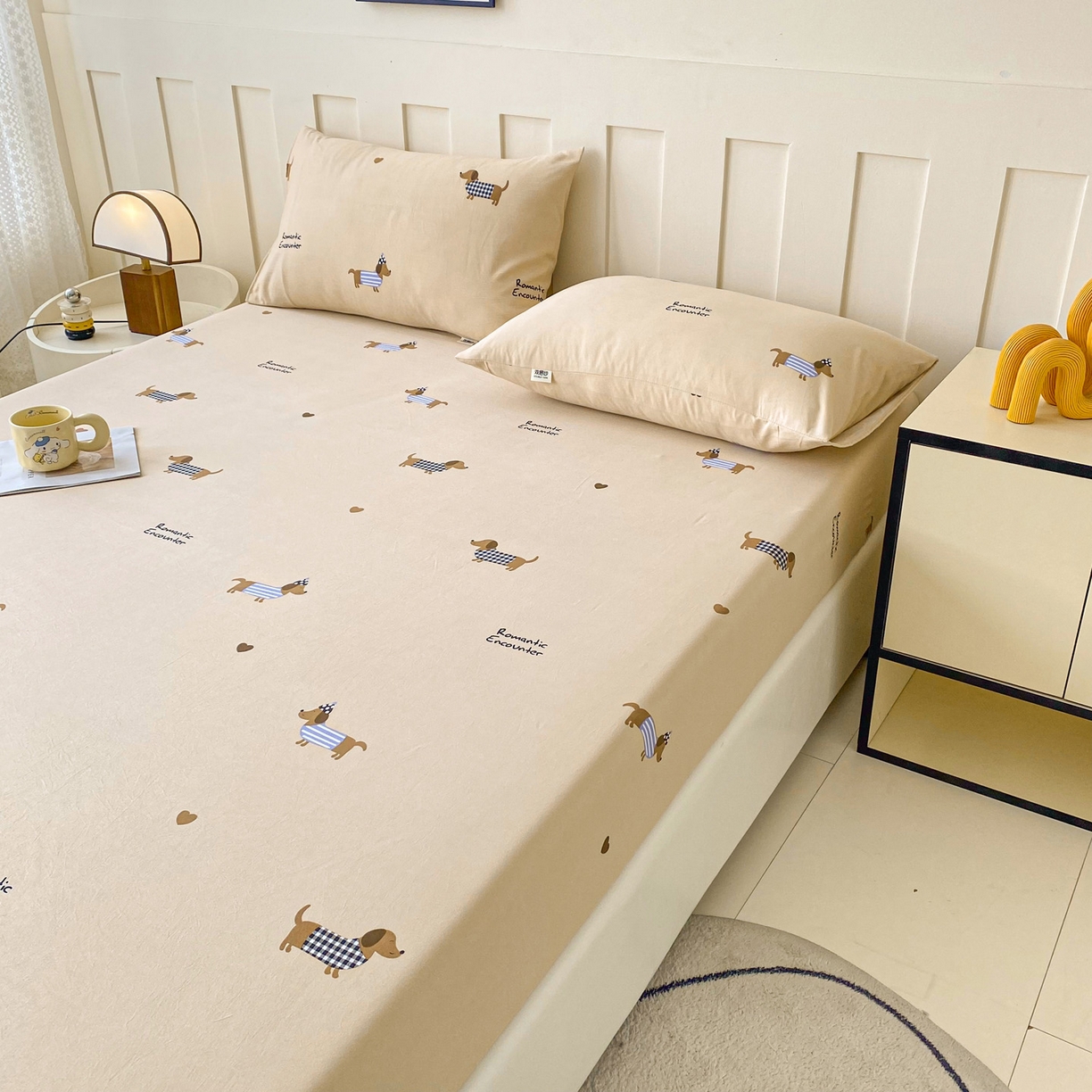 91家纺网 家纺一手货源 找家纺 首爱家纺 2025新款木棉双层纱印花床笠 腊肠狗狗