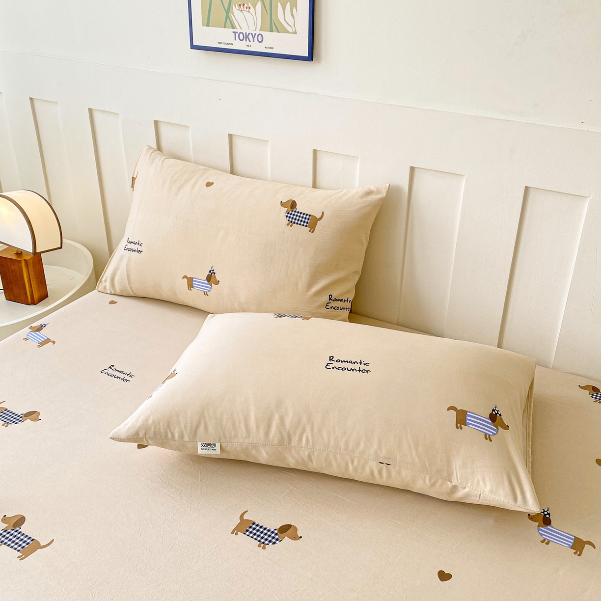 91家纺网 家纺一手货源 找家纺 首爱家纺 2025新款木棉双层纱印花床笠 腊肠狗狗