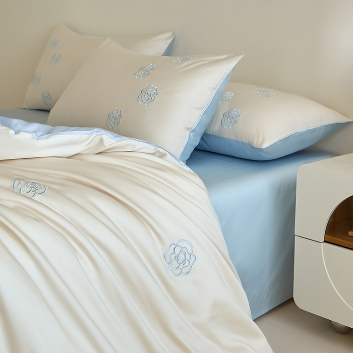 91家纺网 家纺一手货源 找家纺 618家纺 2025新款A类新疆长绒棉四件套--邂逅山茶 邂逅山茶蓝