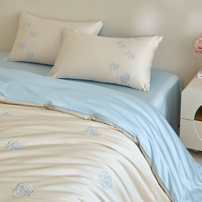 91家纺网 家纺一手货源 找家纺 618家纺 2025新款A类新疆长绒棉四件套--邂逅山茶 邂逅山茶蓝