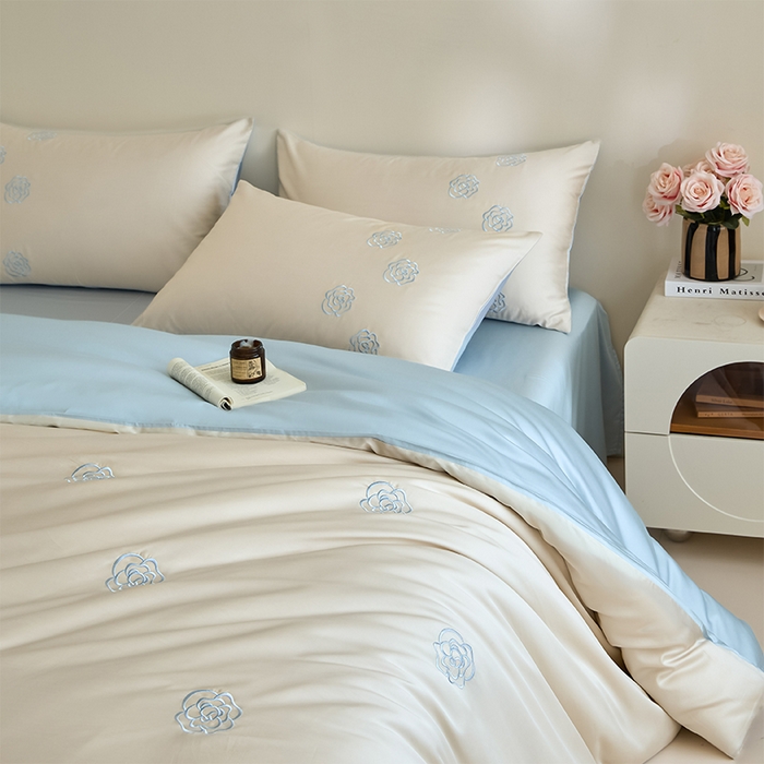 91家纺网 家纺一手货源 找家纺 618家纺 2025新款A类新疆长绒棉四件套--邂逅山茶 邂逅山茶蓝