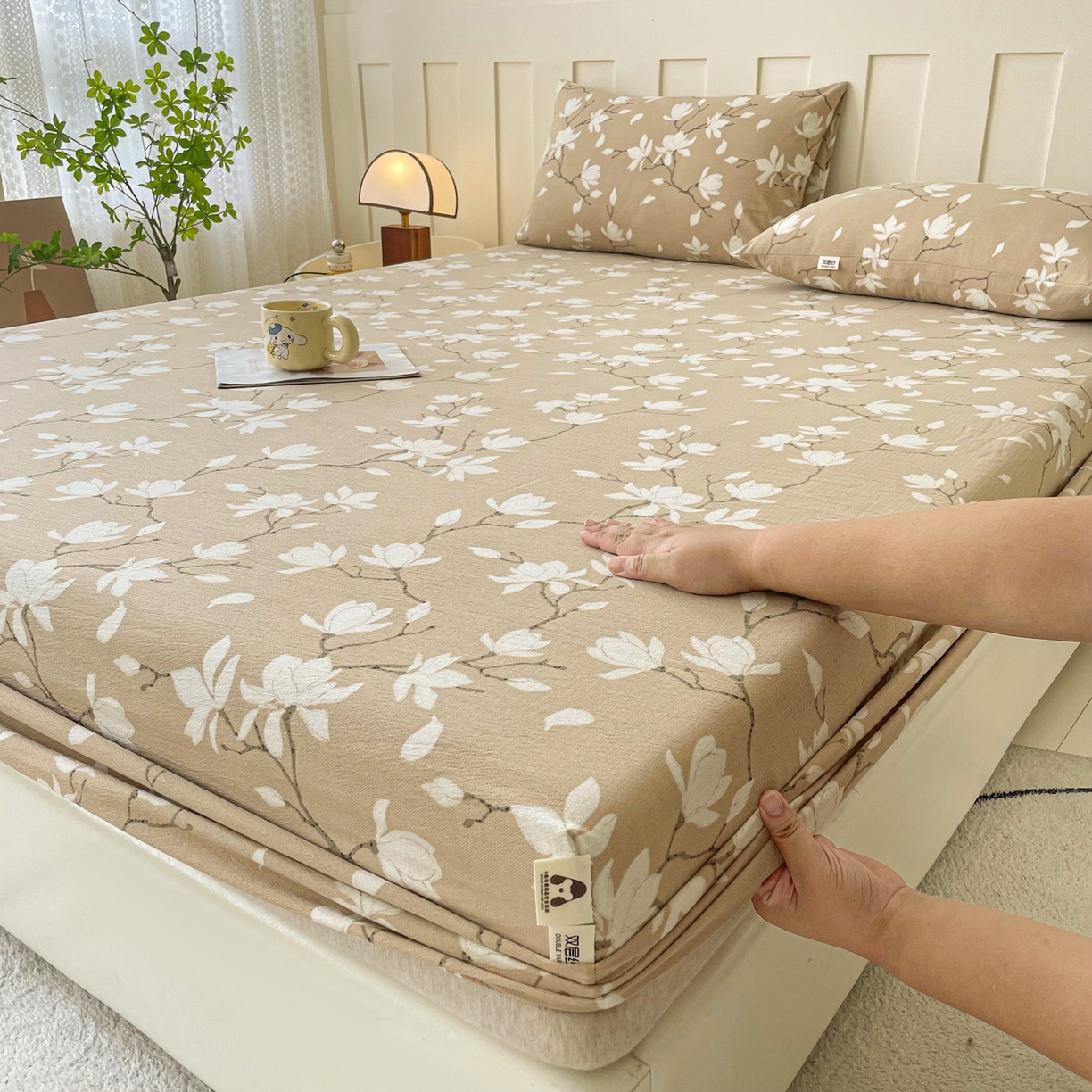 首爱家纺 2025新款木棉双层纱印花床笠 满园芳华