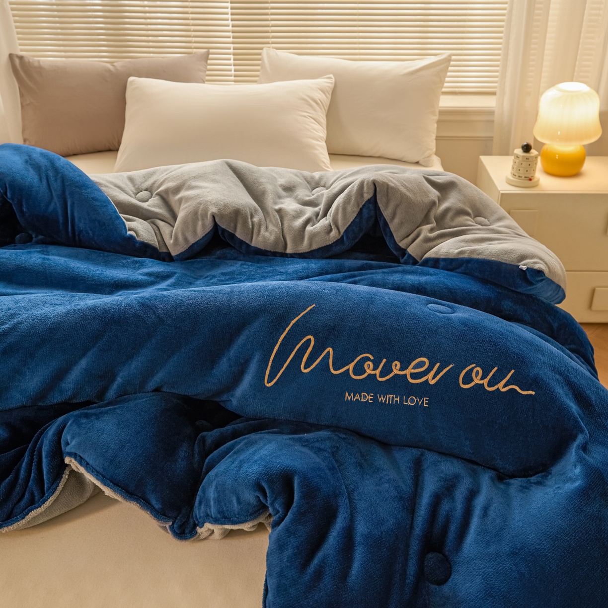 91家纺网 家纺一手货源 找家纺 （总）暖芯家纺 2025新款双拼色绣花牛奶绒冬被被子被芯