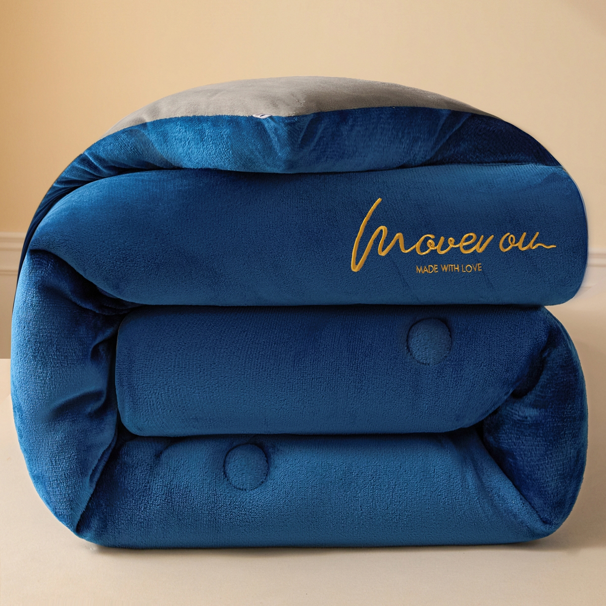 91家纺网 家纺一手货源 找家纺 （总）暖芯家纺 2025新款双拼色绣花牛奶绒冬被被子被芯