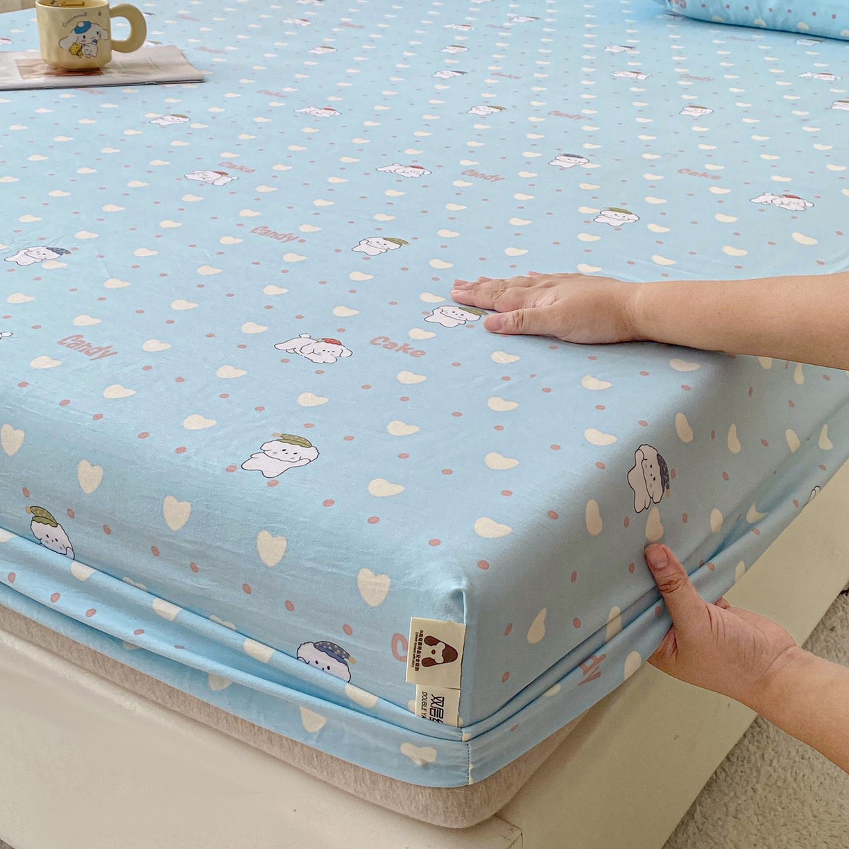 91家纺网 家纺一手货源 找家纺 首爱家纺 2025新款木棉双层纱印花床笠 萌宠小屋