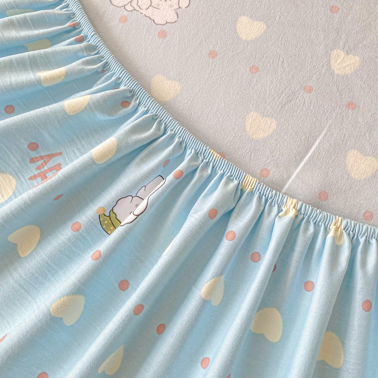 91家纺网 家纺一手货源 找家纺 首爱家纺 2025新款木棉双层纱印花床笠 萌宠小屋