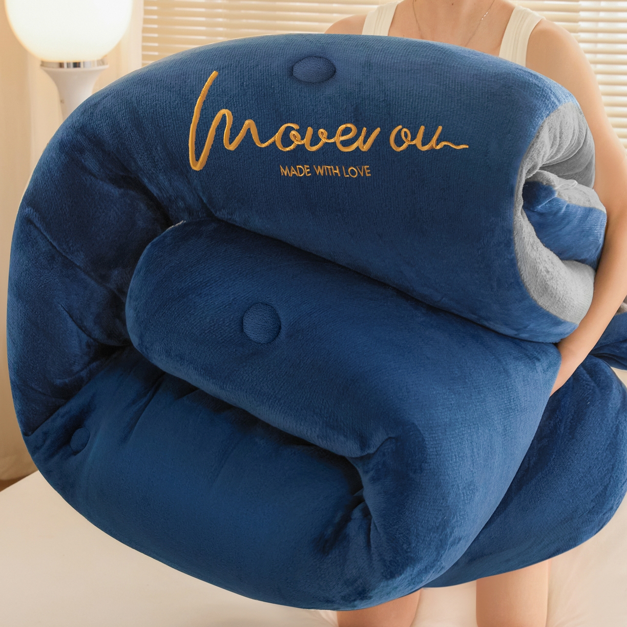 暖芯家纺 2025新款双拼色绣花牛奶绒冬被被子被芯 宝石蓝