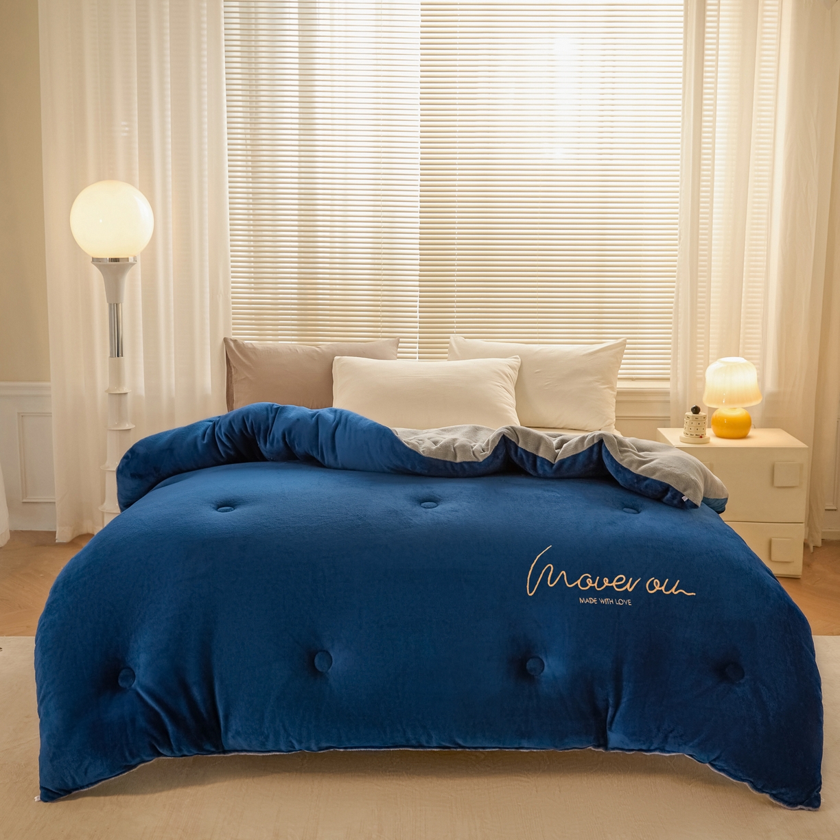 91家纺网 家纺一手货源 找家纺 暖芯家纺 2025新款双拼色绣花牛奶绒冬被被子被芯 宝石蓝