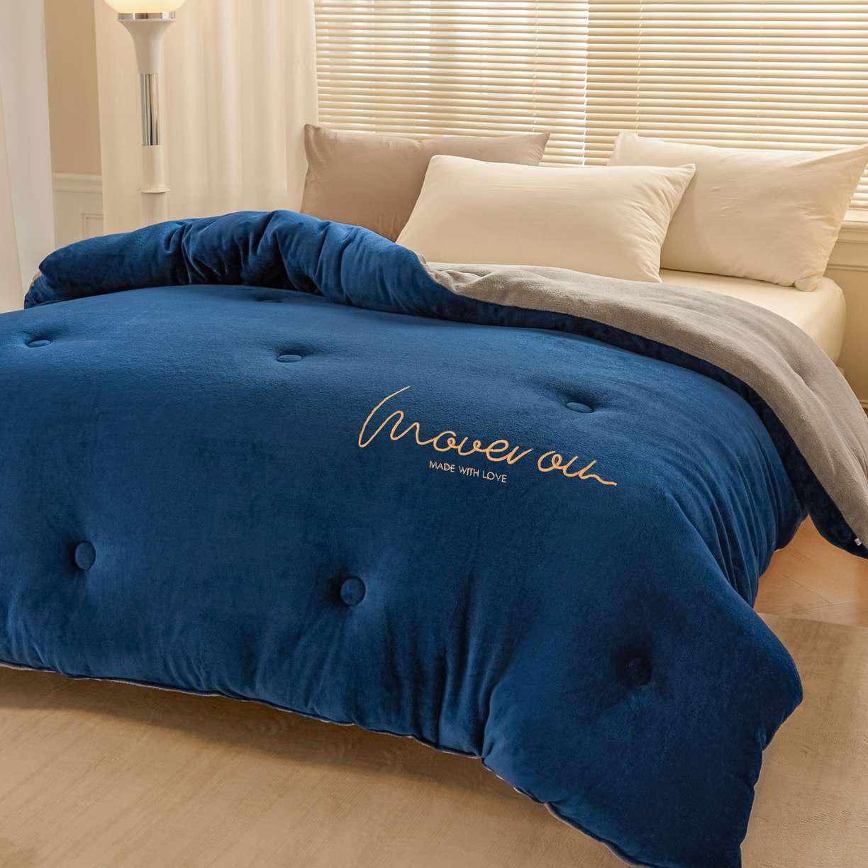 91家纺网 家纺一手货源 找家纺 暖芯家纺 2025新款双拼色绣花牛奶绒冬被被子被芯 宝石蓝