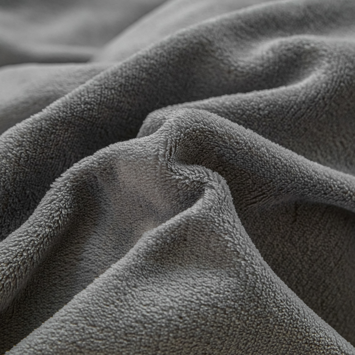 91家纺网 家纺一手货源 找家纺 暖芯家纺 2025新款双拼色绣花牛奶绒冬被被子被芯 绅士灰