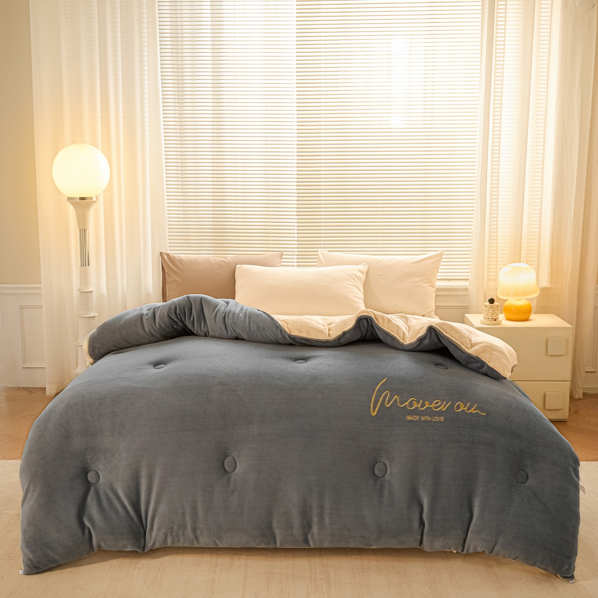 91家纺网 家纺一手货源 找家纺 暖芯家纺 2025新款双拼色绣花牛奶绒冬被被子被芯 绅士灰