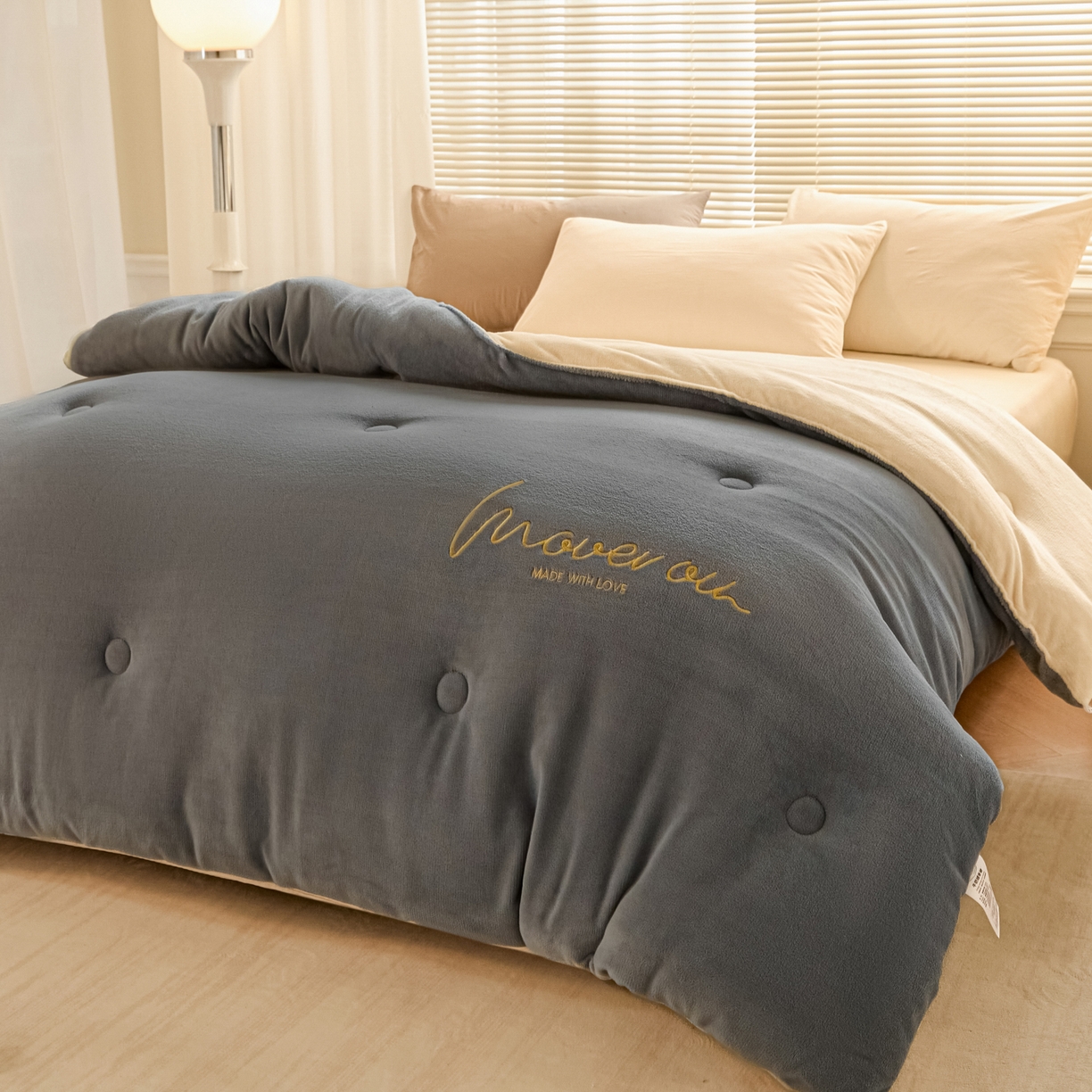 91家纺网 家纺一手货源 找家纺 暖芯家纺 2025新款双拼色绣花牛奶绒冬被被子被芯 绅士灰