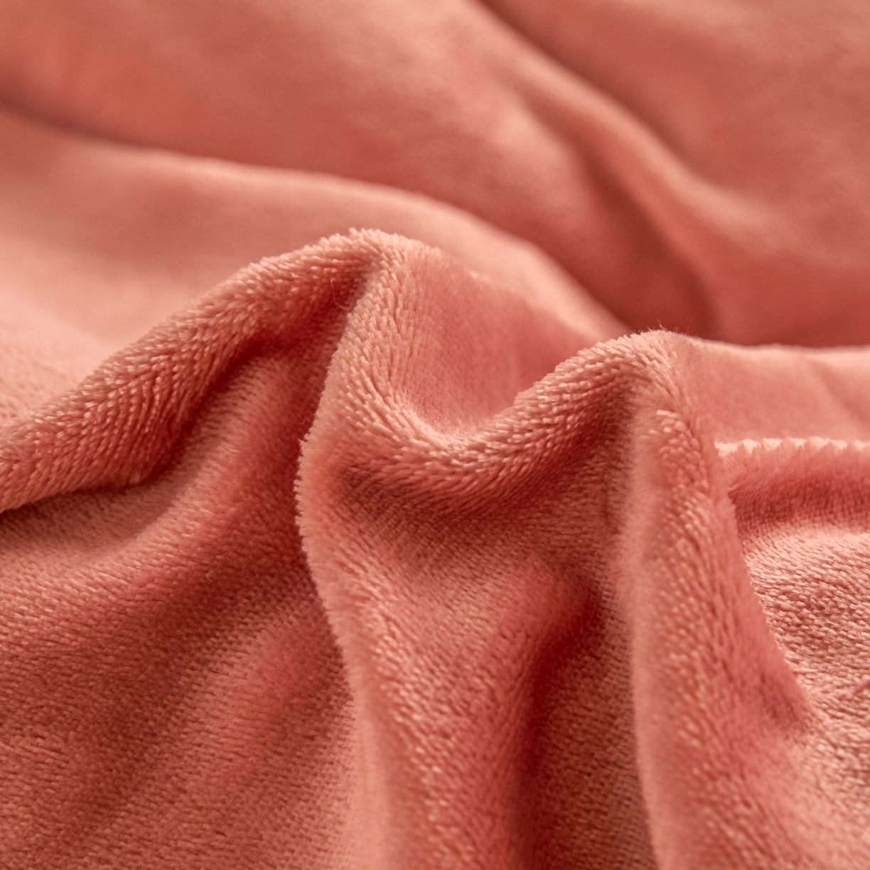 91家纺网 家纺一手货源 找家纺 暖芯家纺 2025新款双拼色绣花牛奶绒冬被被子被芯 深豆沙