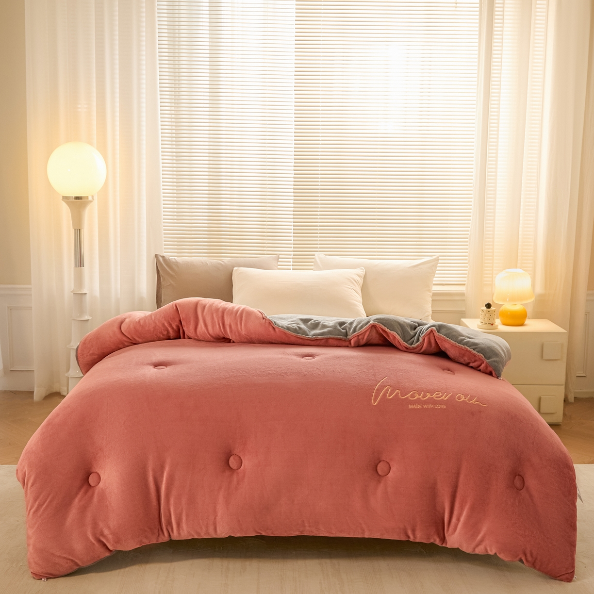 91家纺网 家纺一手货源 找家纺 暖芯家纺 2025新款双拼色绣花牛奶绒冬被被子被芯 深豆沙