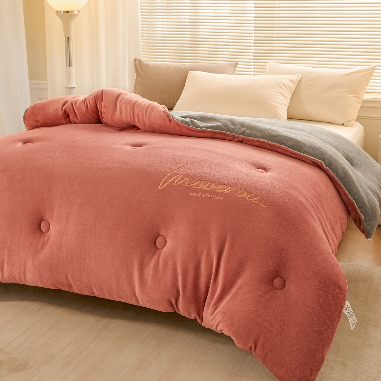 91家纺网 家纺一手货源 找家纺 暖芯家纺 2025新款双拼色绣花牛奶绒冬被被子被芯 深豆沙