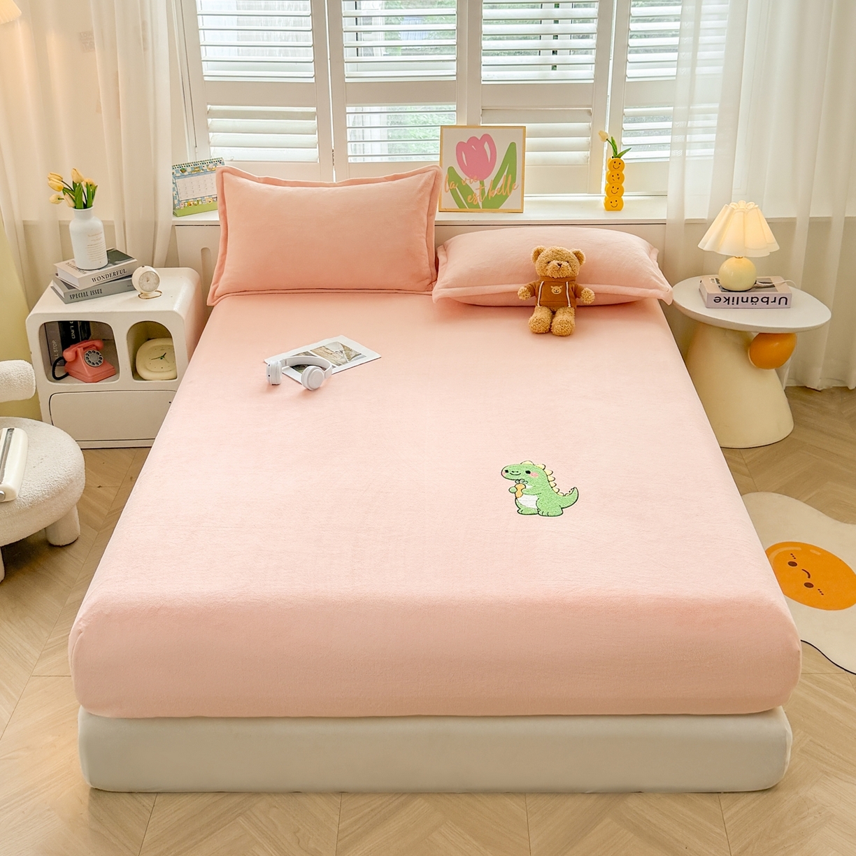 91家纺网 家纺一手货源 找家纺 （总）湘之帛 2025新款高克重纯色毛巾绣牛奶绒床笠三件套