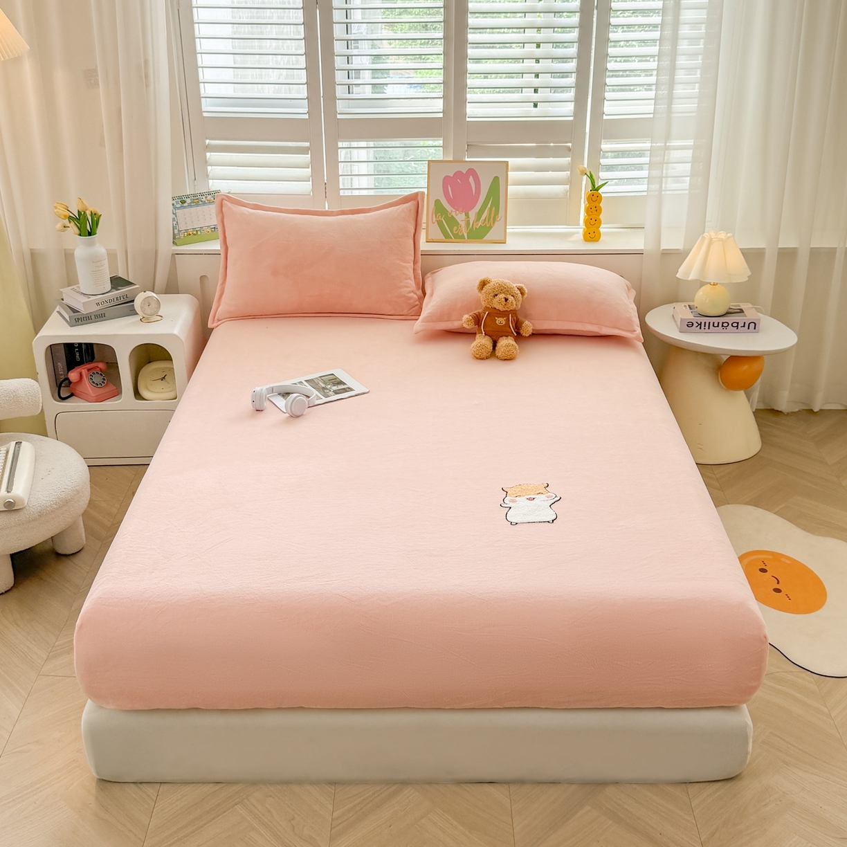 91家纺网 家纺一手货源 找家纺 （总）湘之帛 2025新款高克重纯色毛巾绣牛奶绒床笠三件套