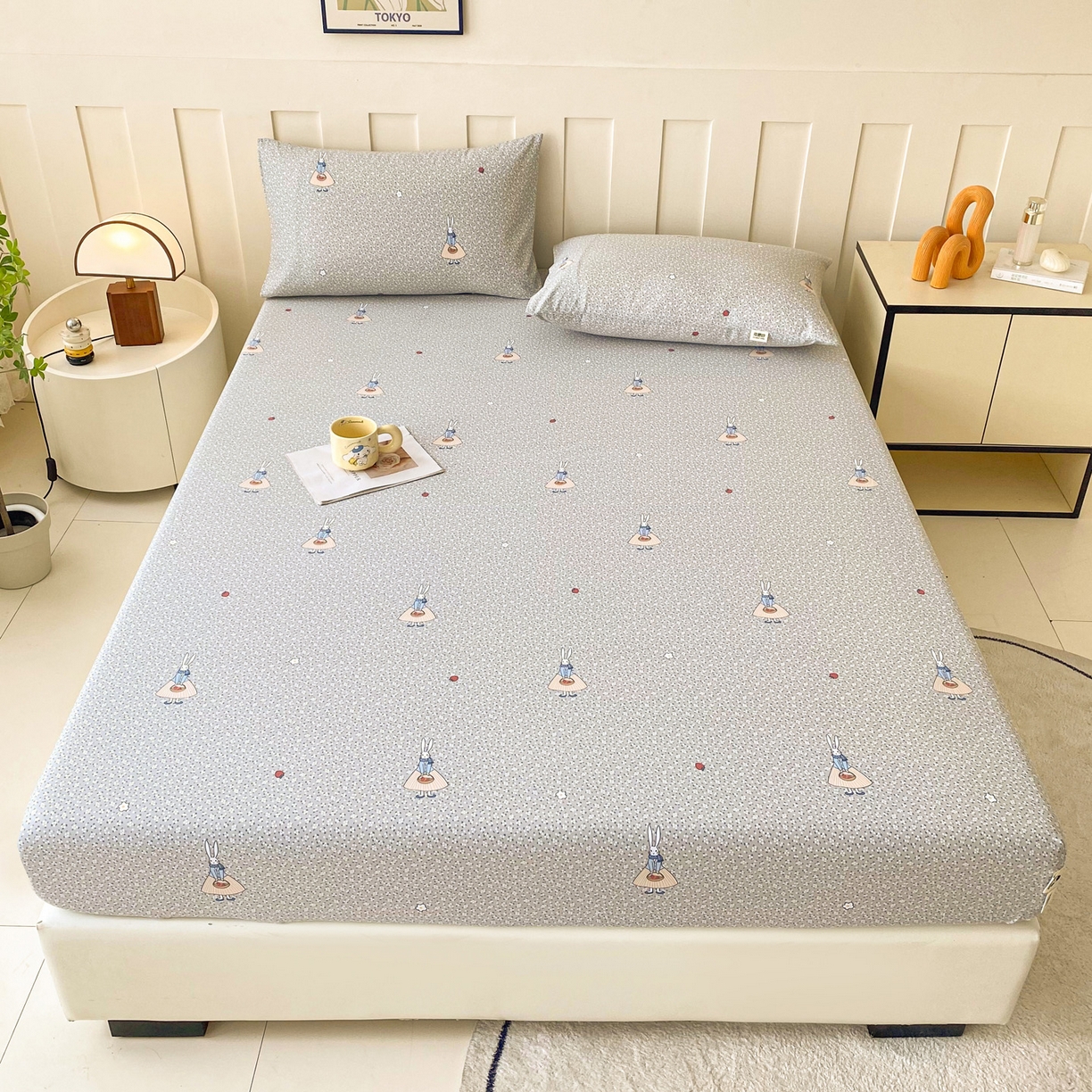 91家纺网 家纺一手货源 找家纺 首爱家纺 2025新款木棉双层纱印花床笠 兔斯基