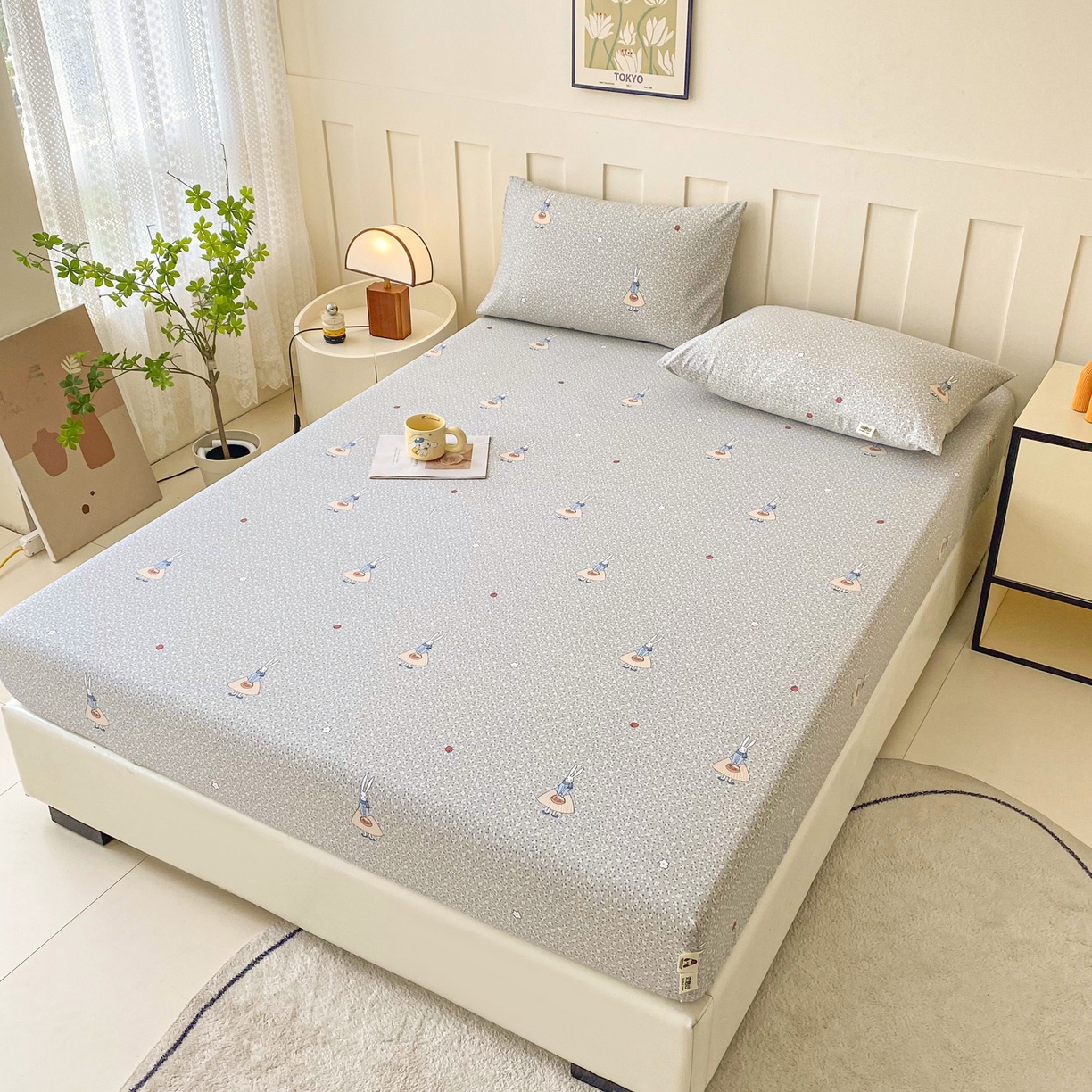 91家纺网 家纺一手货源 找家纺 首爱家纺 2025新款木棉双层纱印花床笠 兔斯基