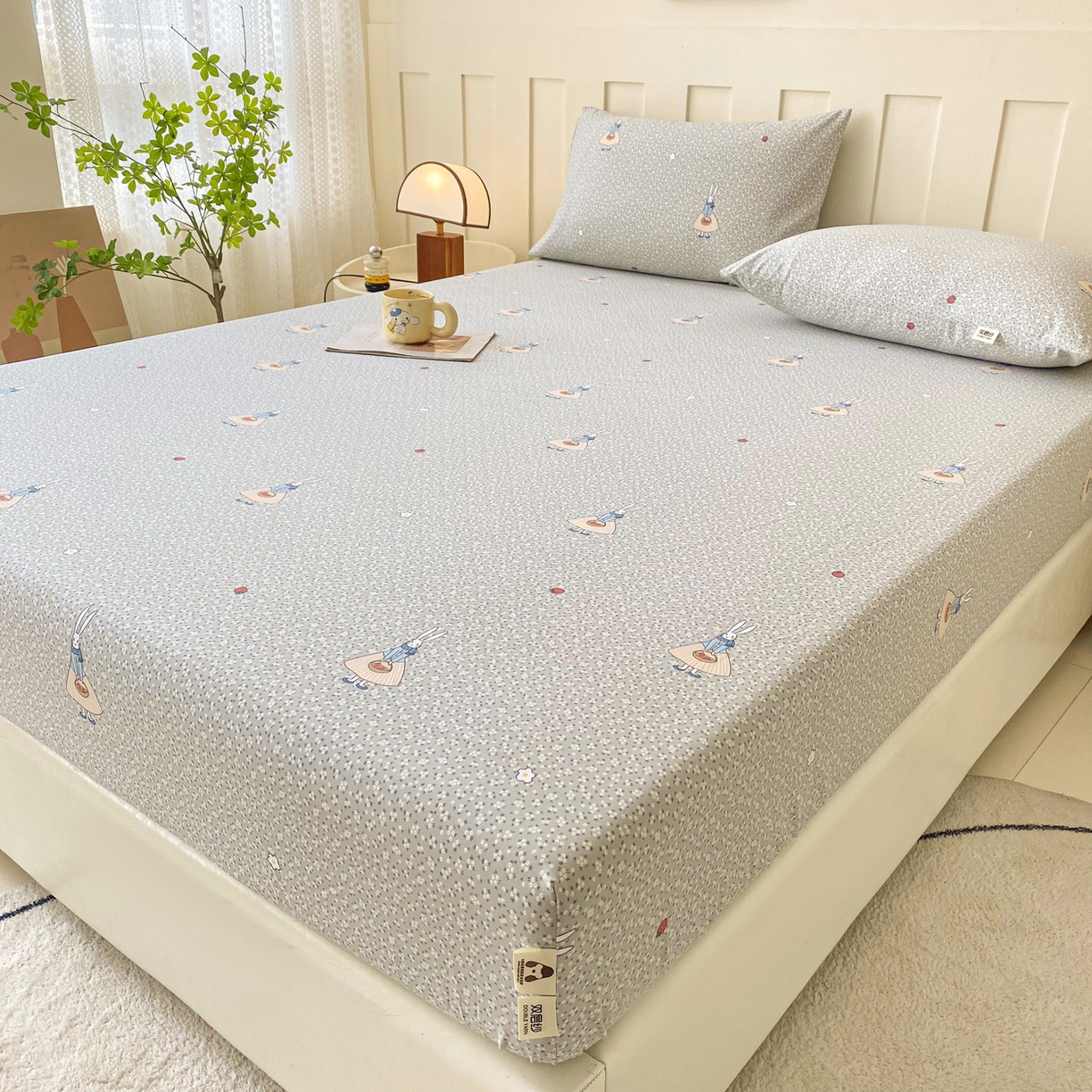 91家纺网 家纺一手货源 找家纺 首爱家纺 2025新款木棉双层纱印花床笠 兔斯基