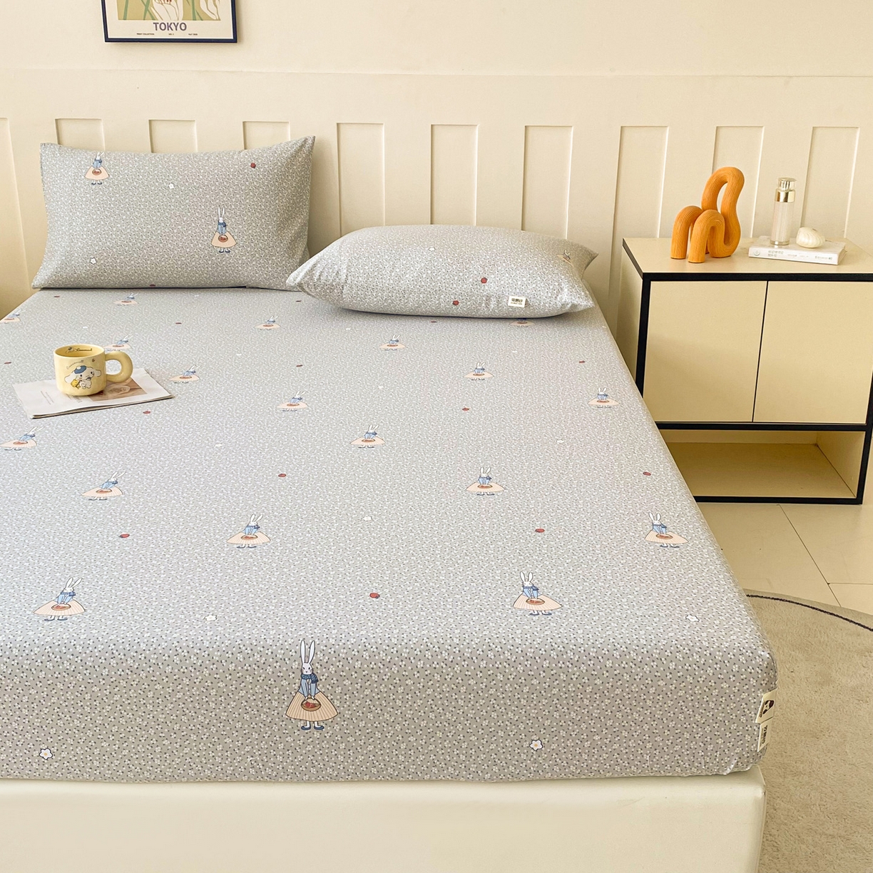 91家纺网 家纺一手货源 找家纺 首爱家纺 2025新款木棉双层纱印花床笠 兔斯基