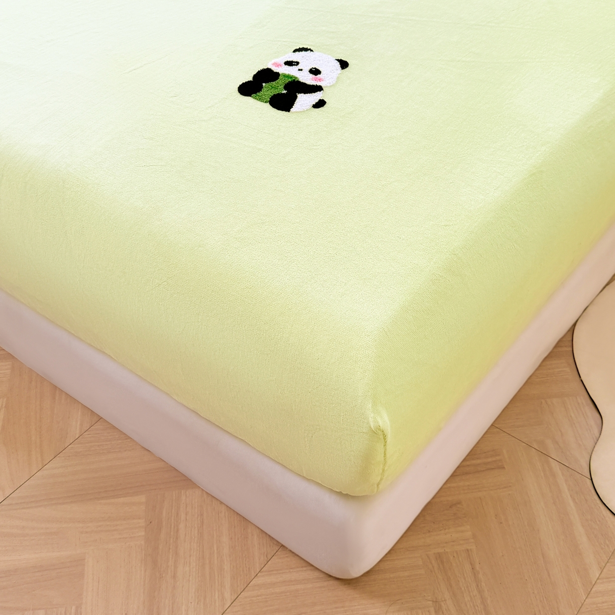 91家纺网 家纺一手货源 找家纺 （总）湘之帛 2025新款高克重纯色毛巾绣牛奶绒床笠三件套