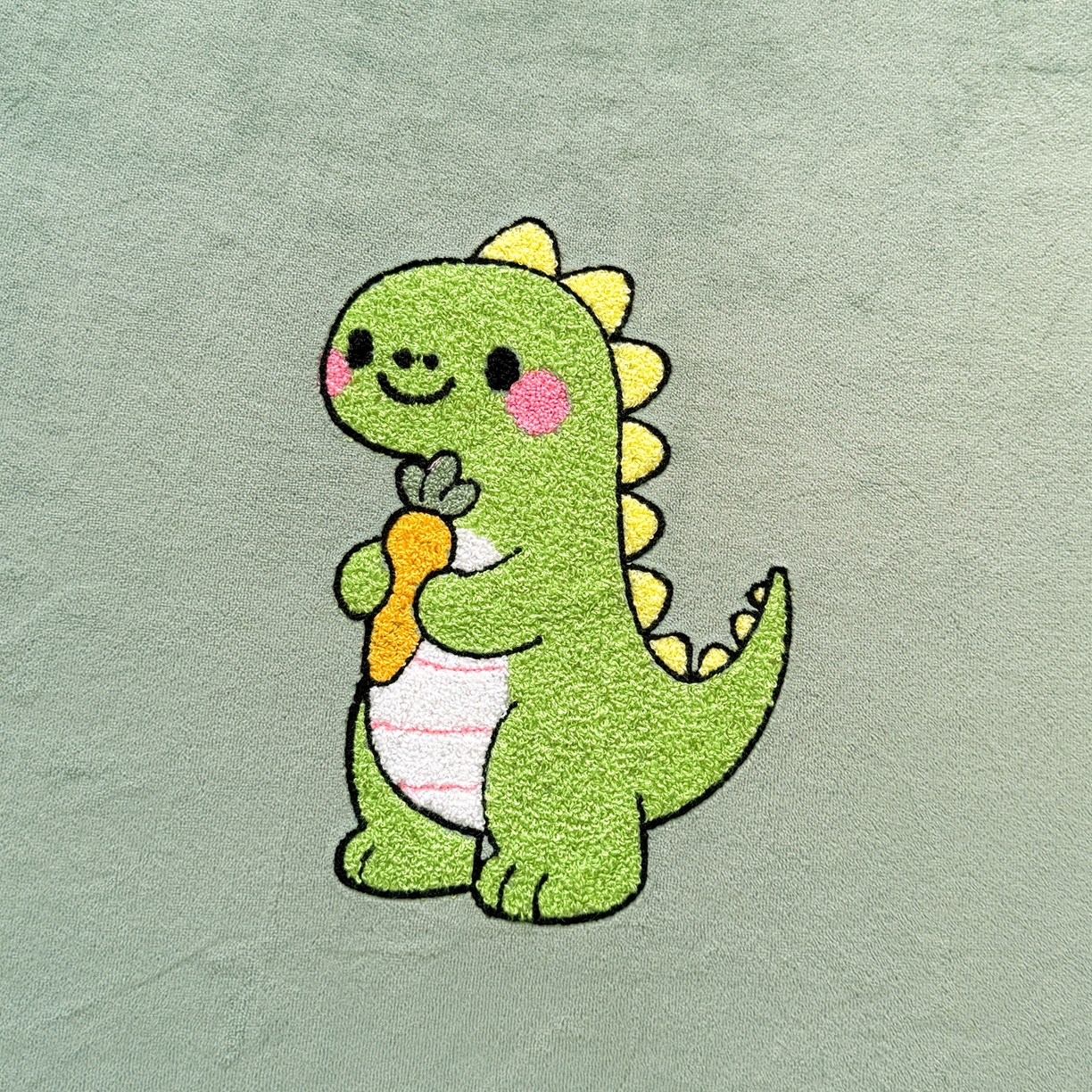 91家纺网 家纺一手货源 找家纺 湘之帛 2025新款牛奶绒印花床笠 小恐龙-草绿