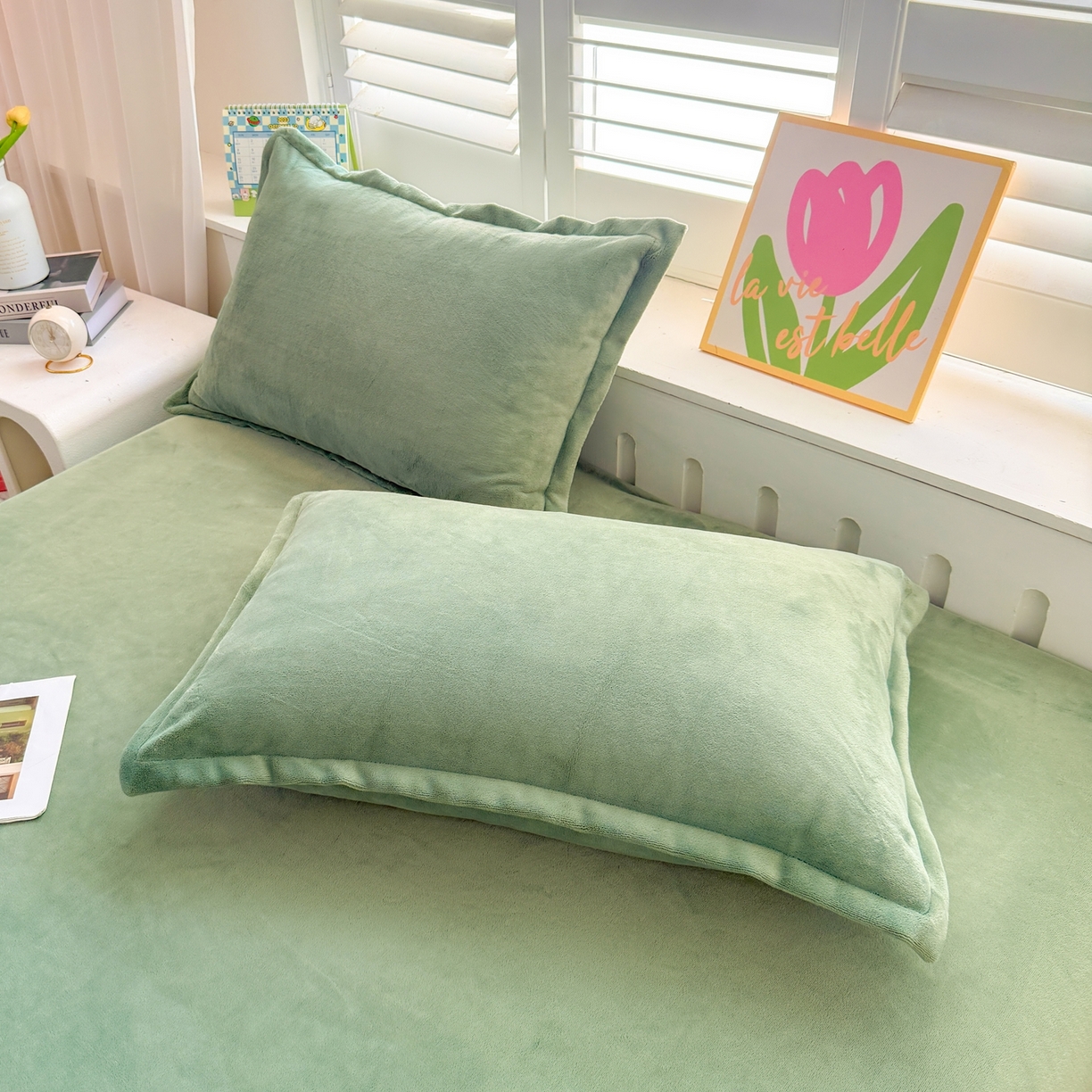 91家纺网 家纺一手货源 找家纺 湘之帛 2025新款牛奶绒印花床笠 小恐龙-草绿