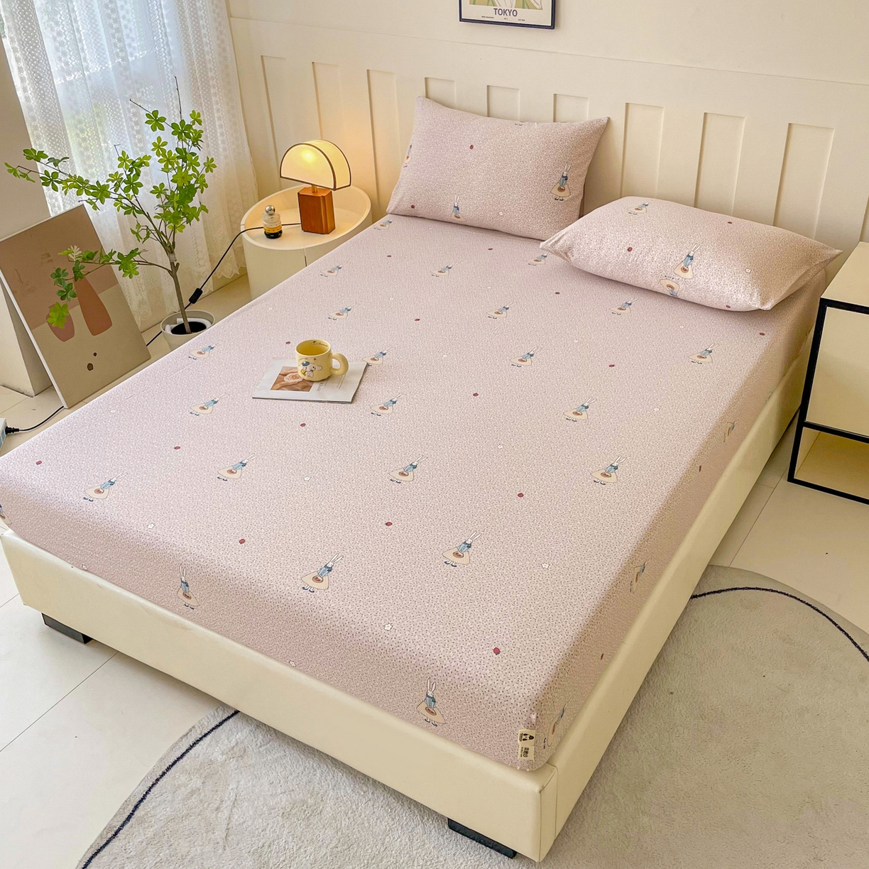 91家纺网 家纺一手货源 找家纺 首爱家纺 2025新款木棉双层纱印花床笠 兔斯基-粉