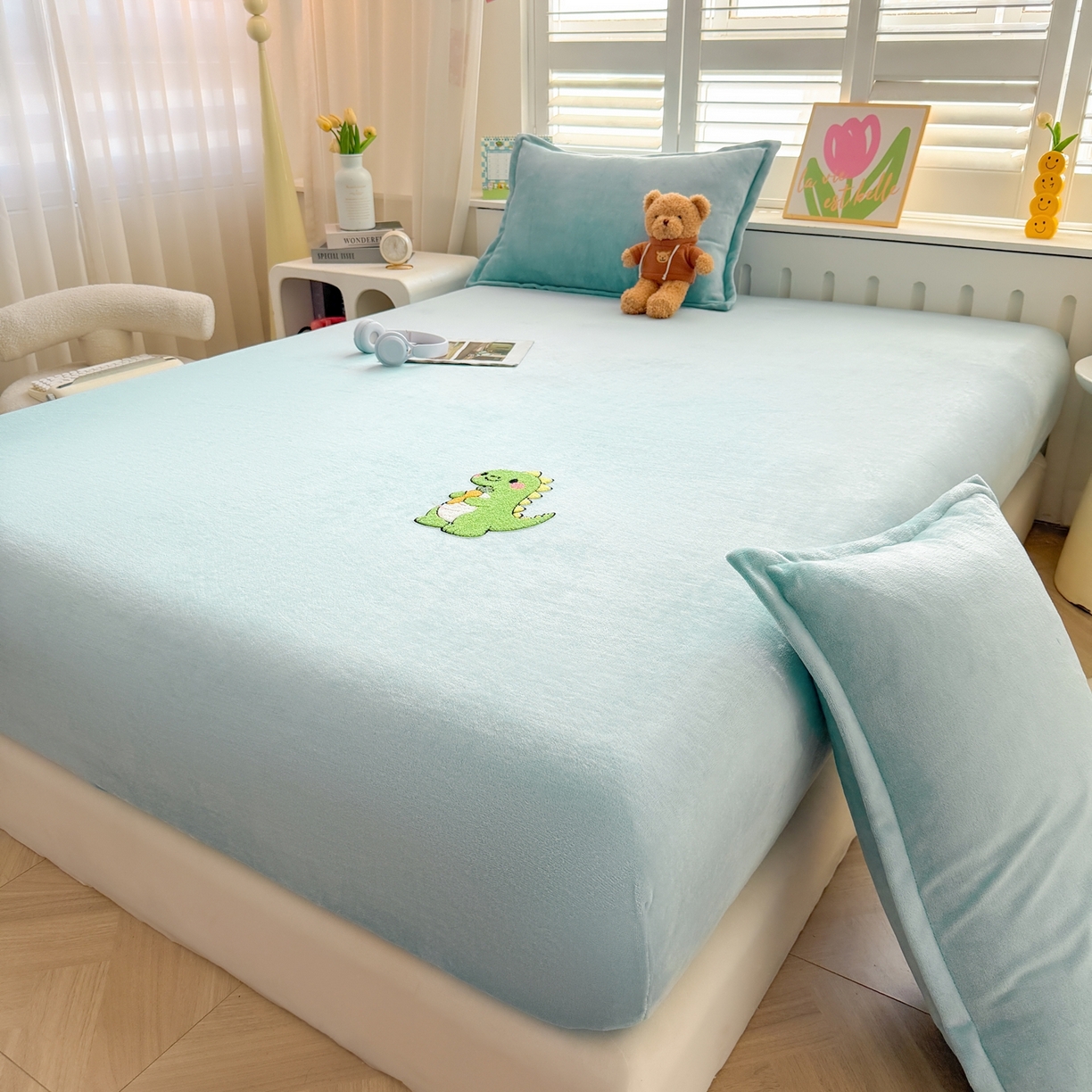 91家纺网 家纺一手货源 找家纺 湘之帛 2025新款牛奶绒印花床笠 小恐龙-浅蓝