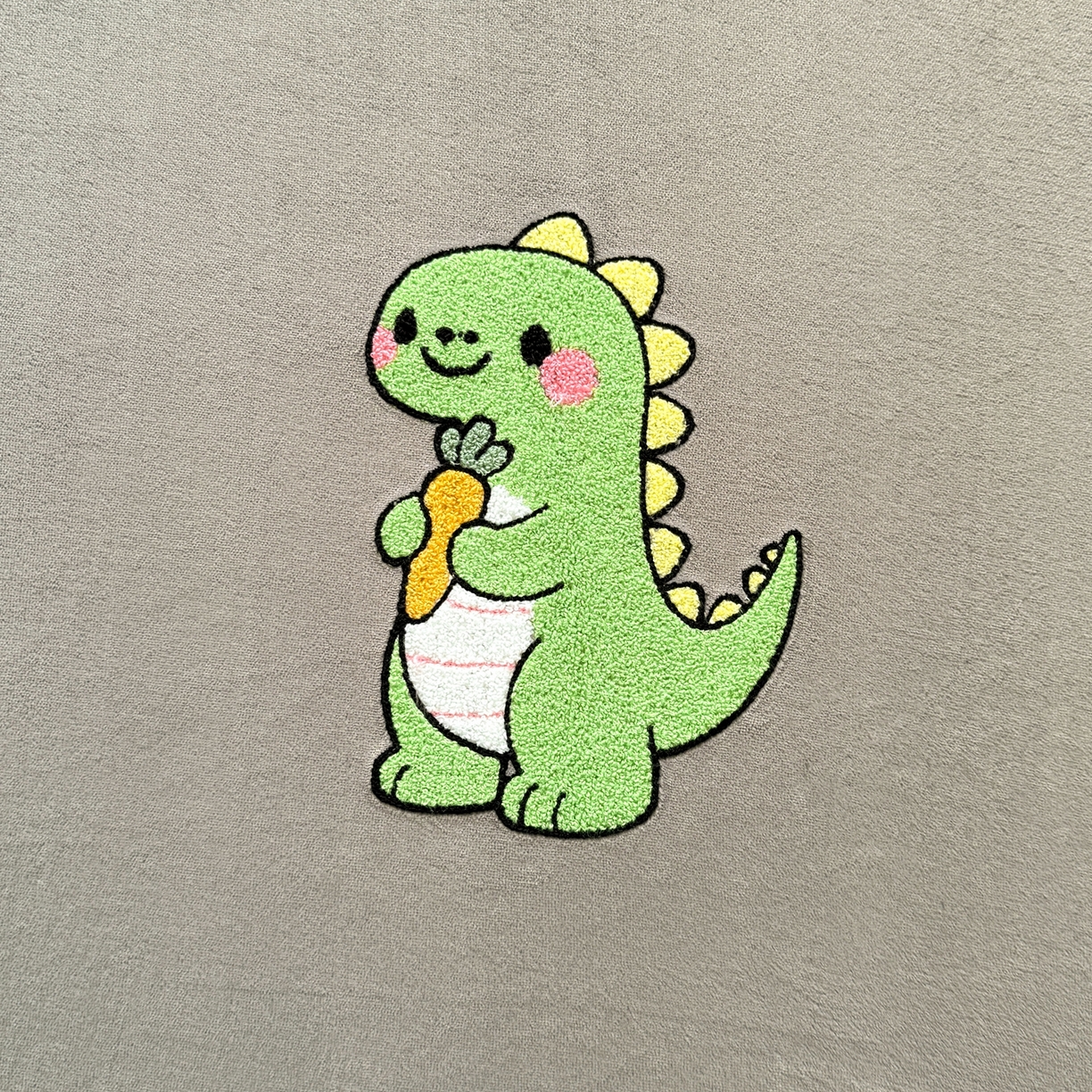 91家纺网 家纺一手货源 找家纺 湘之帛 2025新款牛奶绒印花床笠 小恐龙-深灰