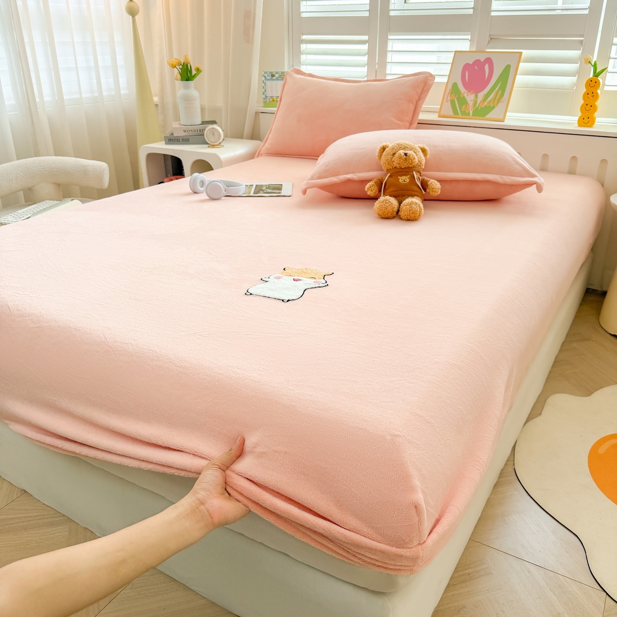 91家纺网 家纺一手货源 找家纺 湘之帛 2025新款牛奶绒印花床笠 小松鼠-粉色