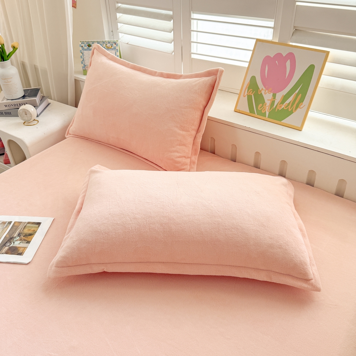 91家纺网 家纺一手货源 找家纺 湘之帛 2025新款牛奶绒印花床笠 小松鼠-粉色