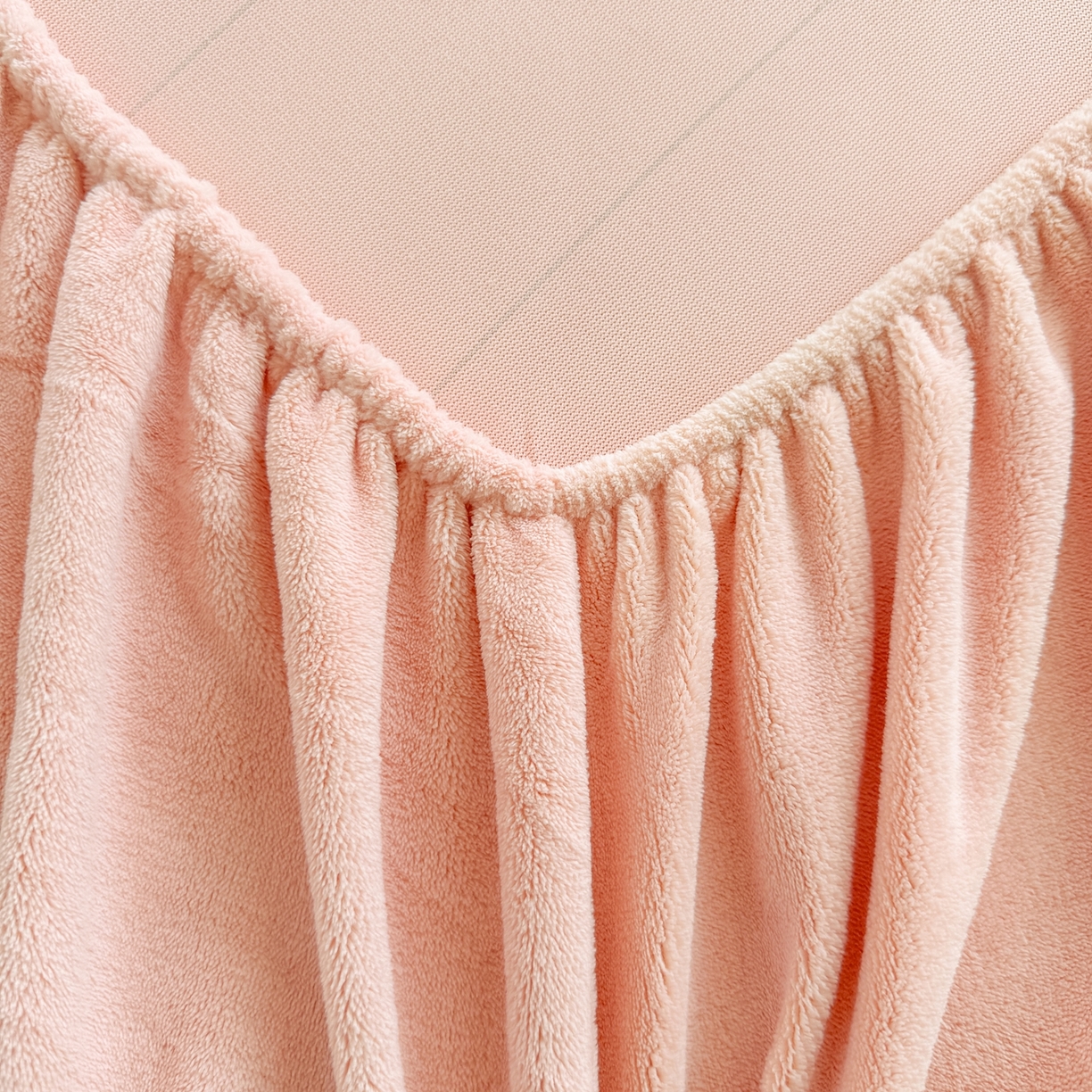 91家纺网 家纺一手货源 找家纺 湘之帛 2025新款牛奶绒印花床笠 小松鼠-粉色