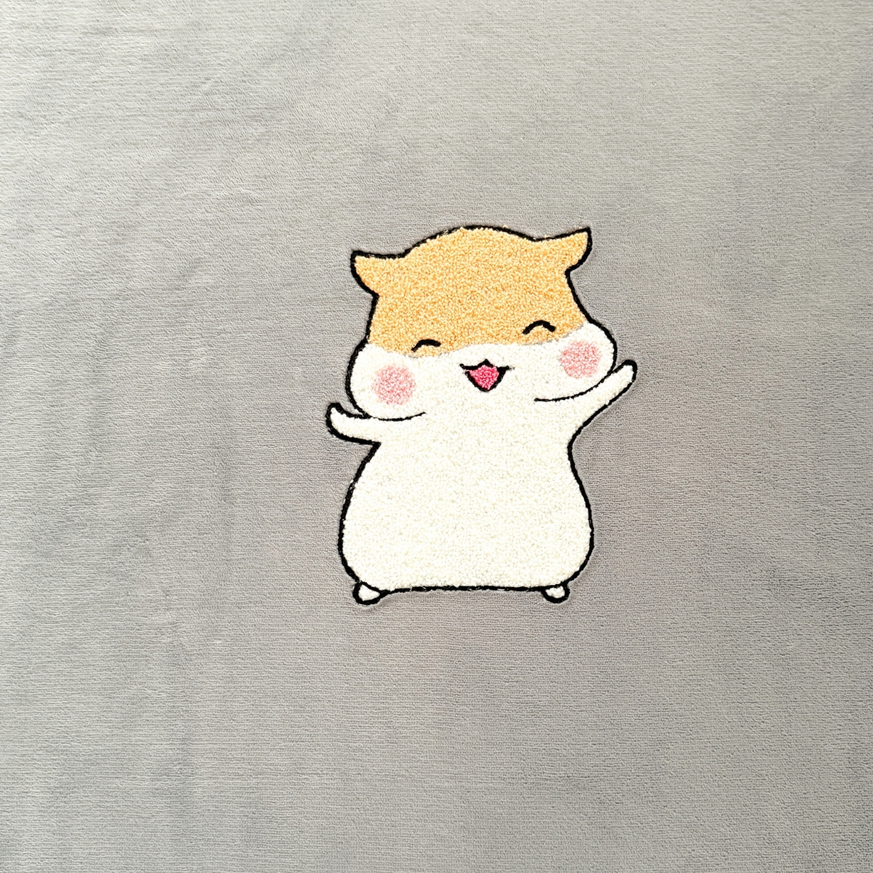 91家纺网 家纺一手货源 找家纺 湘之帛 2025新款牛奶绒印花床笠 小松鼠-灰色