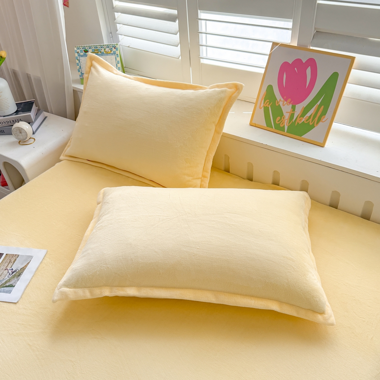 91家纺网 家纺一手货源 找家纺 湘之帛 2025新款牛奶绒印花床笠 小松鼠-米黄