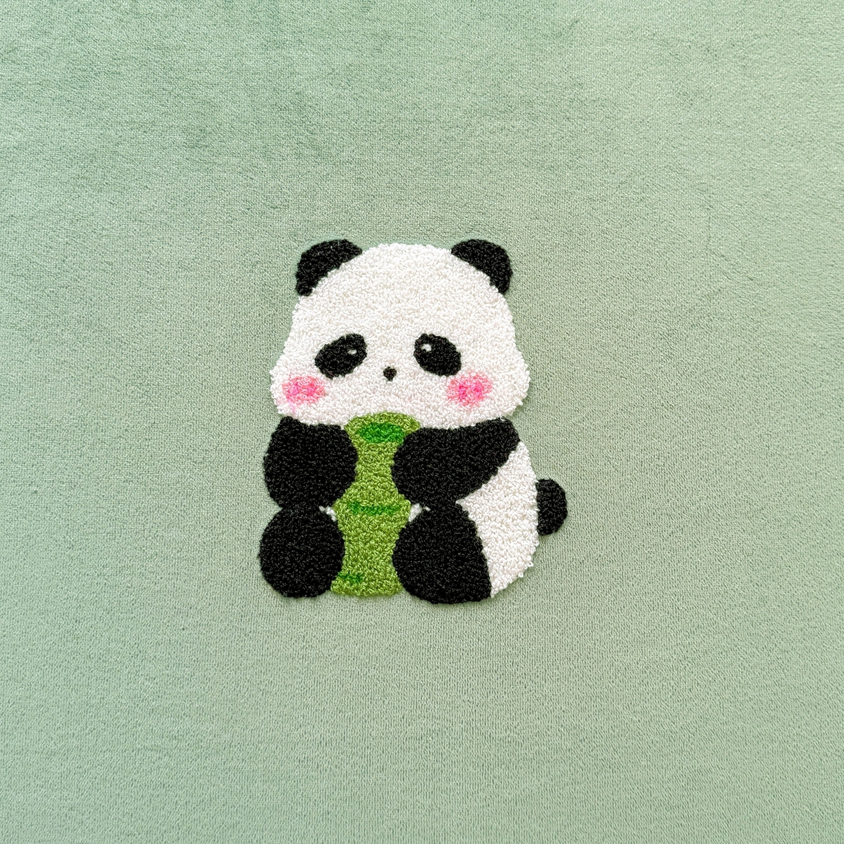 91家纺网 家纺一手货源 找家纺 湘之帛 2025新款牛奶绒印花床笠 小熊猫-草绿