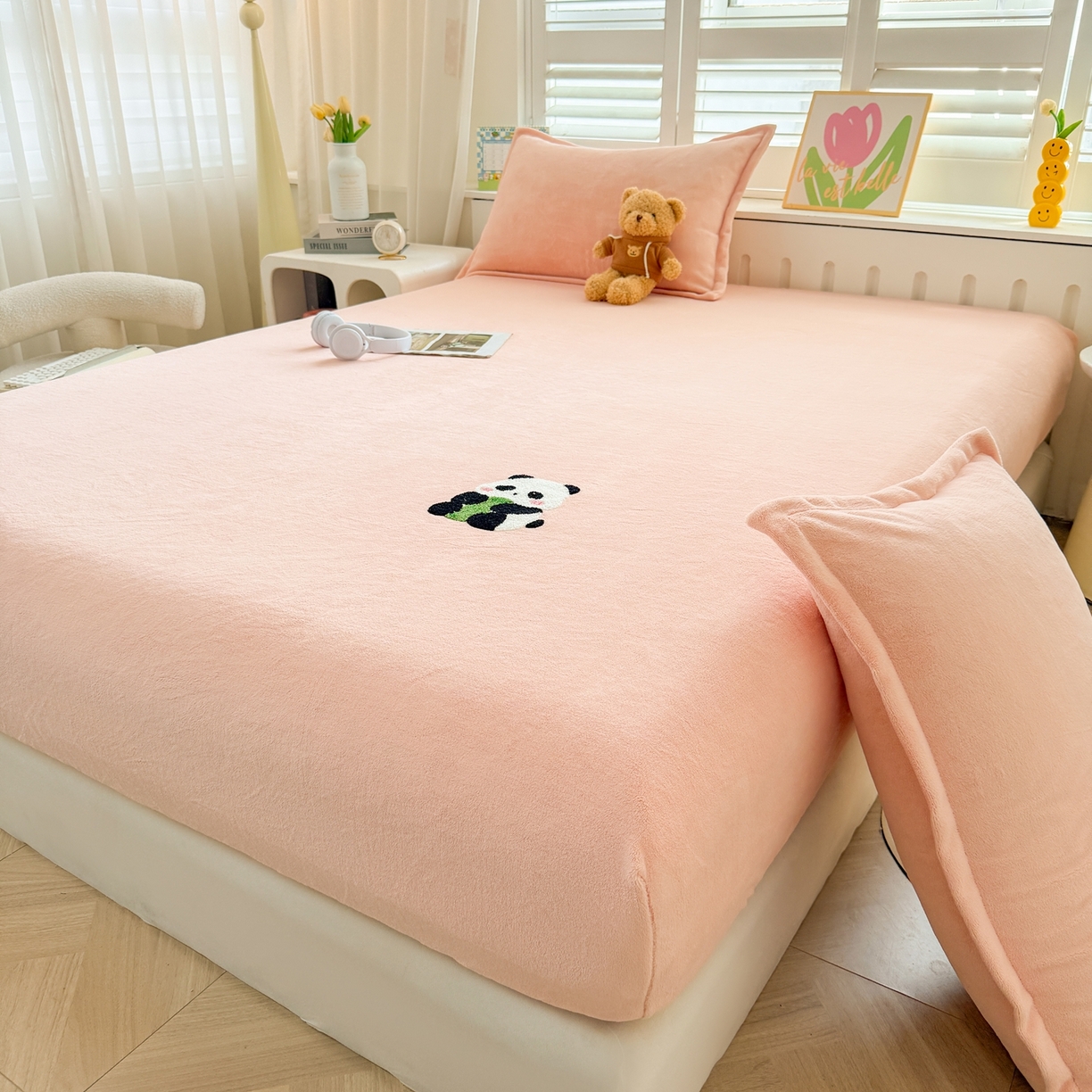 91家纺网 家纺一手货源 找家纺 湘之帛 2025新款牛奶绒印花床笠 小熊猫-粉色