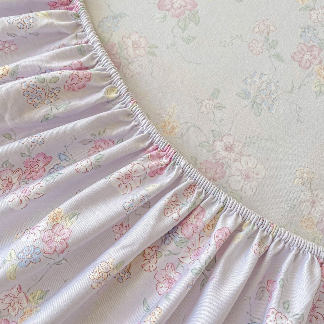 91家纺网 家纺一手货源 找家纺 首爱家纺 2025新款木棉双层纱印花床笠 紫丁香