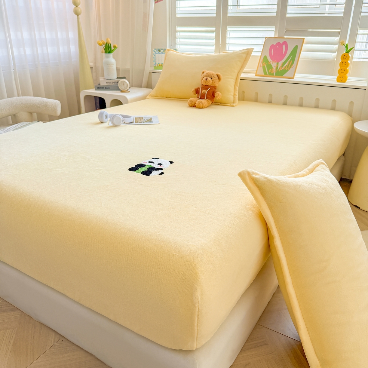 91家纺网 家纺一手货源 找家纺 湘之帛 2025新款牛奶绒印花床笠 小熊猫-米黄